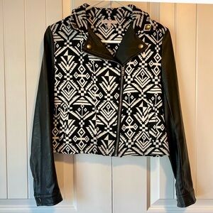 NWOT Blu Pepper Vintage Faux Leather Crop Moto Jacket - Small - Black/White